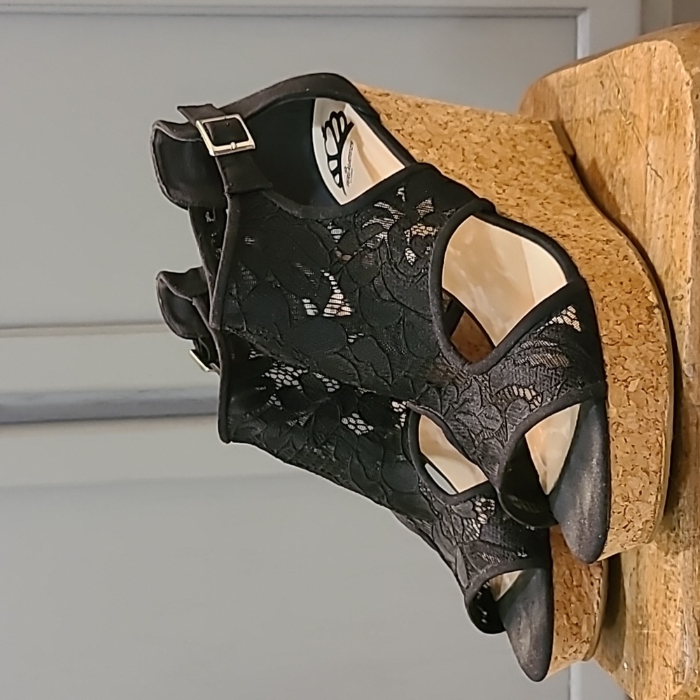 Fergalicious Valeria Wedge Sandal 10M cork lace black